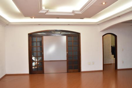 Casa para alugar com 800m², 5 quartos e 13 vagas Casa para alugar com 800m², 5 quartos e 13 vagasSala