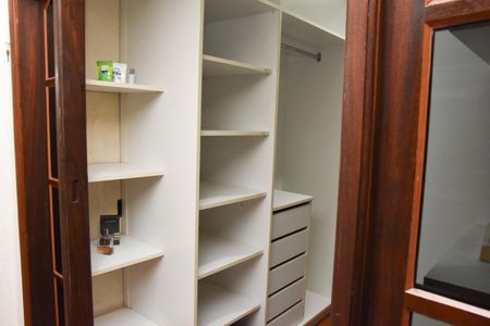 Closet da suíte 2 de casa para alugar com 5 quartos, 800m² em Jardim Bonfiglioli, Jundiaí