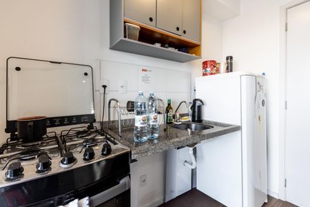 Cozinha de apartamento para alugar com 1 quarto, 40m² em Água Branca, São Paulo