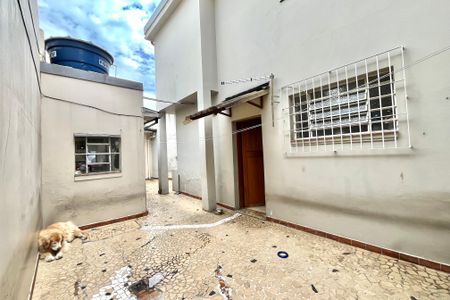 Casa à venda com 180m², 3 quartos e 2 vagasQuintal