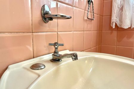 Casa à venda com 180m², 3 quartos e 2 vagasBanheiro