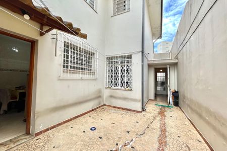 Casa à venda com 180m², 3 quartos e 2 vagasQuintal