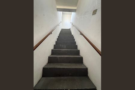 Casa para alugar com 85m², 2 quartos e sem vagaEscada 