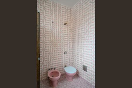 Casa para alugar com 283m², 4 quartos e 6 vagasBanheiro Social