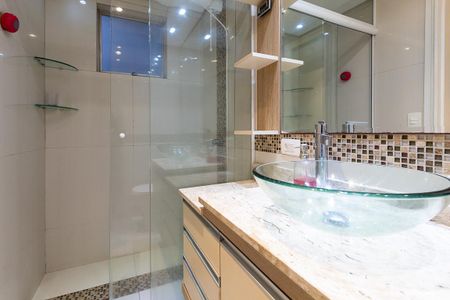 Banheiro Social de apartamento para alugar com 2 quartos, 71m² em Parolin, Curitiba