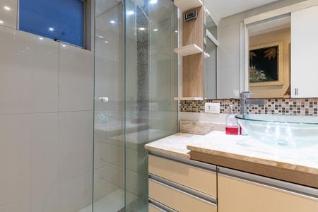 Banheiro Social de apartamento para alugar com 2 quartos, 71m² em Parolin, Curitiba