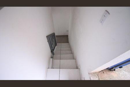 Casa para alugar com 30m², 1 quarto e sem vaga Casa para alugar com 30m², 1 quarto e sem vagaEscada de Acesso