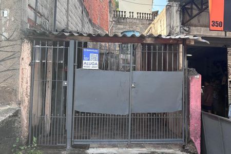 Casa para alugar com 56m², 2 quartos e 1 vagaFachada + placa 