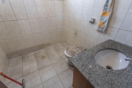 Casa para alugar com 56m², 2 quartos e 1 vagaBanheiro 