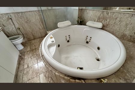 Apartamento para alugar com 280m², 3 quartos e 3 vagasBanheiro do Quarto 3