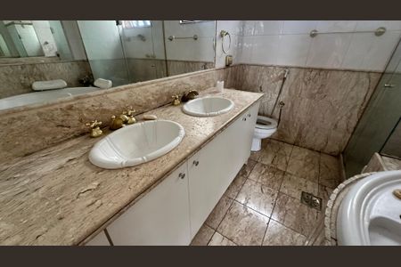 Apartamento para alugar com 280m², 3 quartos e 3 vagasBanheiro do Quarto 3