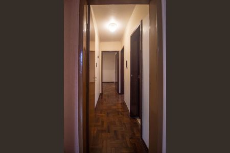 Casa à venda com 249m², 2 quartos e 5 vagas Casa à venda com 249m², 2 quartos e 5 vagasCorredor