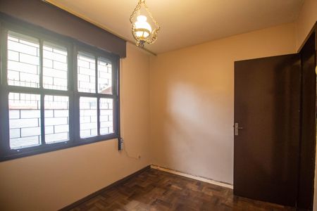 Casa à venda com 249m², 2 quartos e 5 vagas Casa à venda com 249m², 2 quartos e 5 vagasQuarto