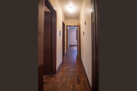 Casa à venda com 249m², 2 quartos e 5 vagas Casa à venda com 249m², 2 quartos e 5 vagasCorredor