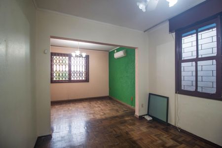 Casa à venda com 249m², 2 quartos e 5 vagas Casa à venda com 249m², 2 quartos e 5 vagasSala