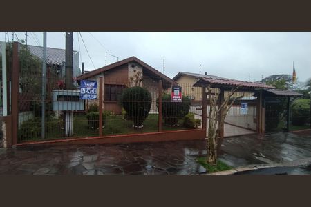 Casa à venda com 249m², 2 quartos e 5 vagas Casa à venda com 249m², 2 quartos e 5 vagasFachada