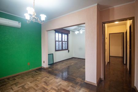 Casa à venda com 249m², 2 quartos e 5 vagas Casa à venda com 249m², 2 quartos e 5 vagasSala