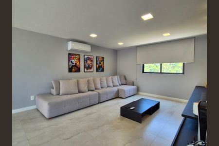 Casa de condomínio à venda com 490m², 5 quartos e 3 vagas Casa de condomínio à venda com 490m², 5 quartos e 3 vagasCobertura