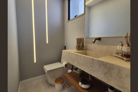 Casa de condomínio à venda com 490m², 5 quartos e 3 vagas Casa de condomínio à venda com 490m², 5 quartos e 3 vagasLavabo