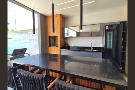 Casa de condomínio à venda com 490m², 5 quartos e 3 vagas Casa de condomínio à venda com 490m², 5 quartos e 3 vagasÁrea externa