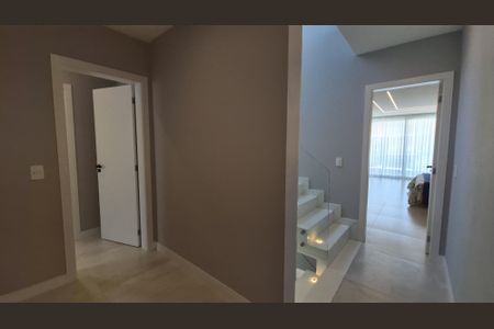 Casa de condomínio à venda com 490m², 5 quartos e 3 vagas Casa de condomínio à venda com 490m², 5 quartos e 3 vagasHall