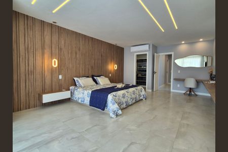 Casa de condomínio à venda com 490m², 5 quartos e 3 vagas Casa de condomínio à venda com 490m², 5 quartos e 3 vagasSuíte 4