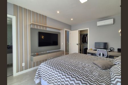 Casa de condomínio à venda com 490m², 5 quartos e 3 vagas Casa de condomínio à venda com 490m², 5 quartos e 3 vagasSuíte 2