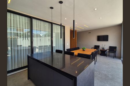 Casa de condomínio à venda com 490m², 5 quartos e 3 vagas Casa de condomínio à venda com 490m², 5 quartos e 3 vagasÁrea externa