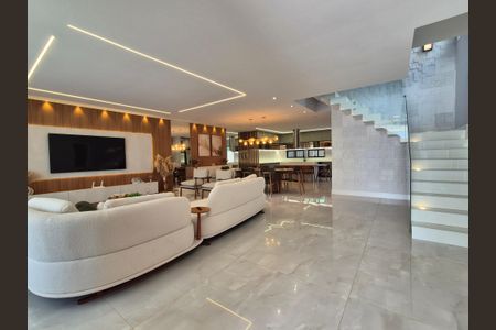 Sala de casa de condomínio à venda com 5 quartos, 490m² em Recreio dos Bandeirantes, Rio de Janeiro