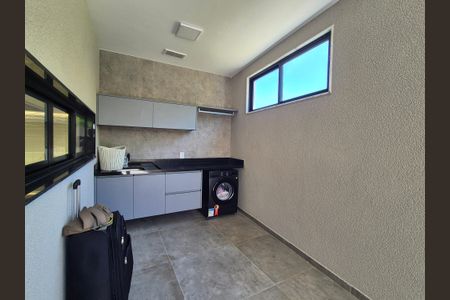 Casa de condomínio à venda com 490m², 5 quartos e 3 vagas Casa de condomínio à venda com 490m², 5 quartos e 3 vagasÁrea de Serviço