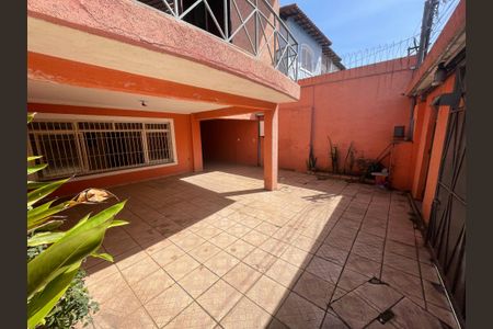 Casa à venda com 260m², 3 quartos e 3 vagas Casa à venda com 260m², 3 quartos e 3 vagasGaragem