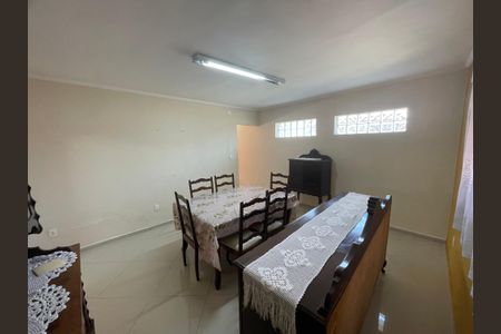 Casa à venda com 260m², 3 quartos e 3 vagas Casa à venda com 260m², 3 quartos e 3 vagasSala de Jantar