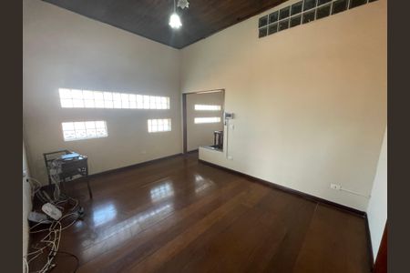 Casa à venda com 260m², 3 quartos e 3 vagas Casa à venda com 260m², 3 quartos e 3 vagasSala de TV