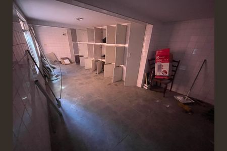 Casa à venda com 260m², 3 quartos e 3 vagas Casa à venda com 260m², 3 quartos e 3 vagasPorão