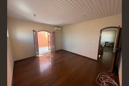 Casa à venda com 260m², 3 quartos e 3 vagas Casa à venda com 260m², 3 quartos e 3 vagasQuarto