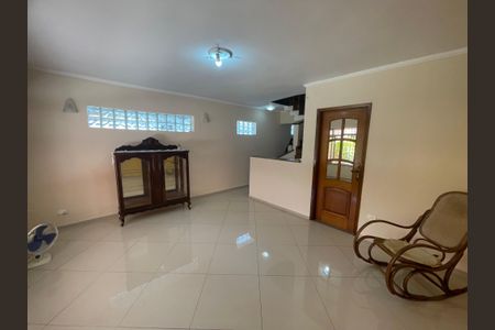 Casa à venda com 260m², 3 quartos e 3 vagas Casa à venda com 260m², 3 quartos e 3 vagasSala