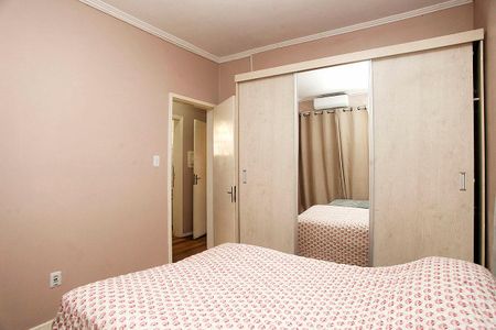 Quarto de apartamento para alugar com 1 quarto, 63m² em Azenha, Porto Alegre