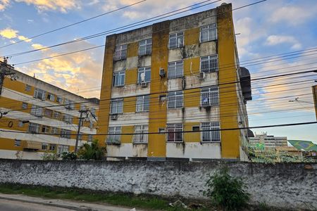 Fachada do bloco de apartamento para alugar com 2 quartos, 63m² em Colubande, São Gonçalo