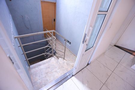 Casa para alugar com 80m², 2 quartos e sem vaga Casa para alugar com 80m², 2 quartos e sem vagaEscada