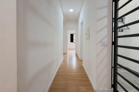 Casa à venda com 180m², 3 quartos e 2 vagasCorredor