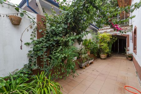 Casa à venda com 160m², 4 quartos e 4 vagas Casa à venda com 160m², 4 quartos e 4 vagasQuintal