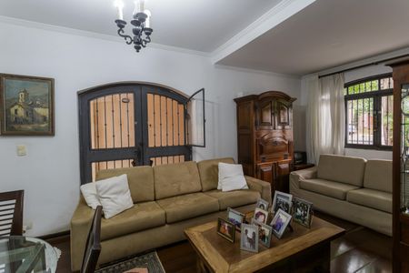 Casa à venda com 160m², 4 quartos e 4 vagas Casa à venda com 160m², 4 quartos e 4 vagasSala