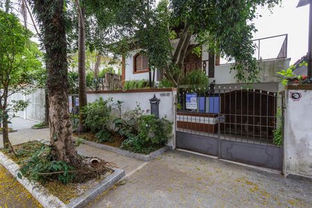 Casa à venda com 160m², 4 quartos e 4 vagas Casa à venda com 160m², 4 quartos e 4 vagasFachada