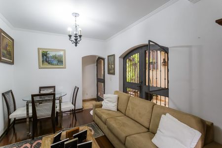Casa à venda com 160m², 4 quartos e 4 vagas Casa à venda com 160m², 4 quartos e 4 vagasSala