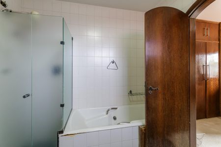 Casa à venda com 160m², 4 quartos e 4 vagas Casa à venda com 160m², 4 quartos e 4 vagasBanheiro das Suíte 1 e 2