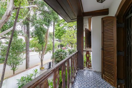 Casa à venda com 160m², 4 quartos e 4 vagas Casa à venda com 160m², 4 quartos e 4 vagasVaranda da Suíte 2