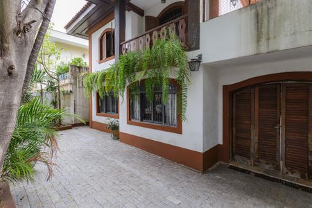 Casa à venda com 160m², 4 quartos e 4 vagas Casa à venda com 160m², 4 quartos e 4 vagasFachada