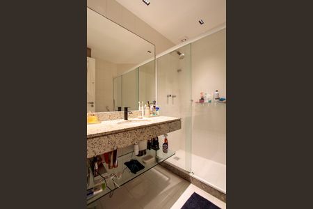 Apartamento para alugar com 77m², 2 quartos e 2 vagas Apartamento para alugar com 77m², 2 quartos e 2 vagasBanheiro Quarto 1 suíte