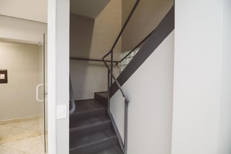 Casa para alugar com 90m², 2 quartos e sem vaga Casa para alugar com 90m², 2 quartos e sem vagaEscada