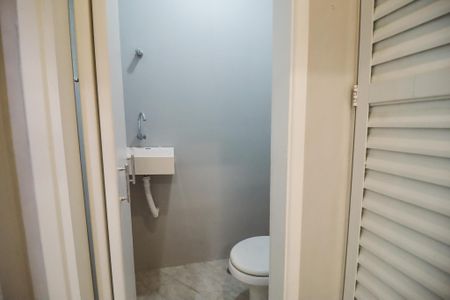 Casa para alugar com 90m², 2 quartos e sem vaga Casa para alugar com 90m², 2 quartos e sem vagaBanheiro de serviço